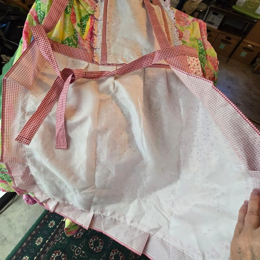 Vintage Apron Womens OS Pink Gingham Floral Cottagecore Retro Kitchen Grandma